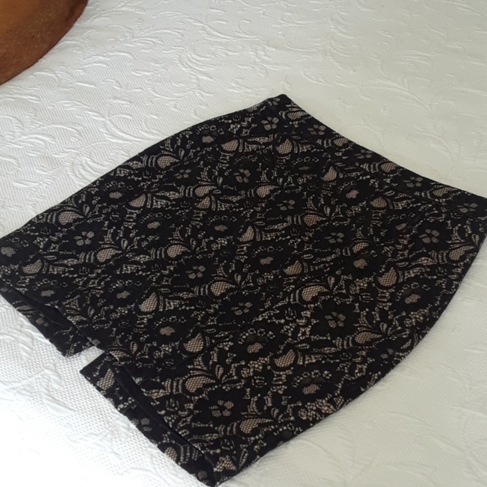 Express Black & Cream Lace Skirt Sz 4